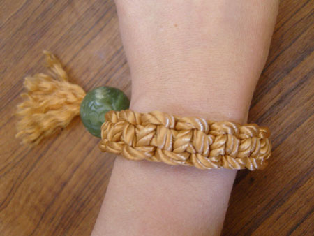 How to make a macramé bracelet