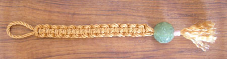 How to make a macramé bracelet