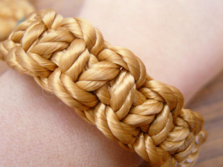 How to make a macramé bracelet
