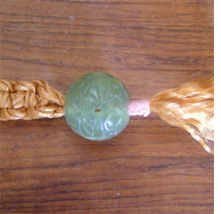 How to make a macramé bracelet