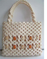 How to make a macramé bracelet