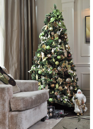 Debbie Travis gives tips on decorating the Christmas tree
