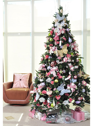 Debbie Travis gives tips on decorating the Christmas tree