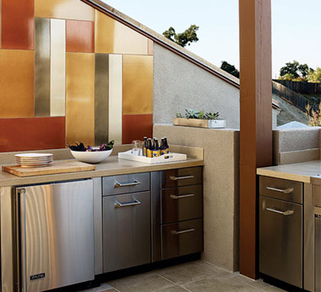Easy ways to decorate a wall 