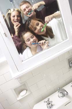 How to clean mirror and glass