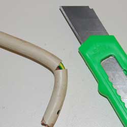 How to strip cable and wire a plug 