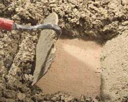 How to mix concrete for garden ornaments