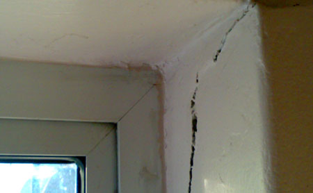 When to worry about cracks in walls